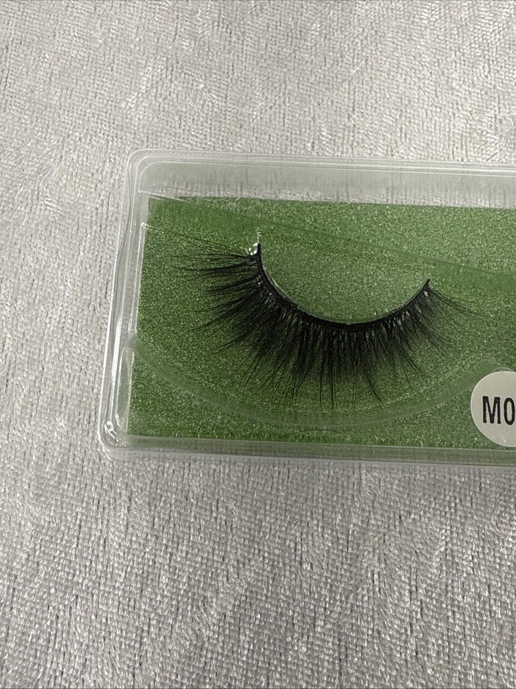 false eyelashes #M04