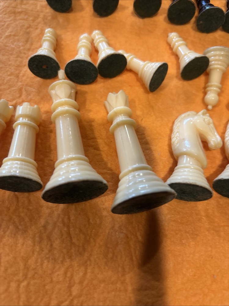 Vintage Plastic Chess Pieces. ￼ Green Felt Bottom. Hard Plastic.