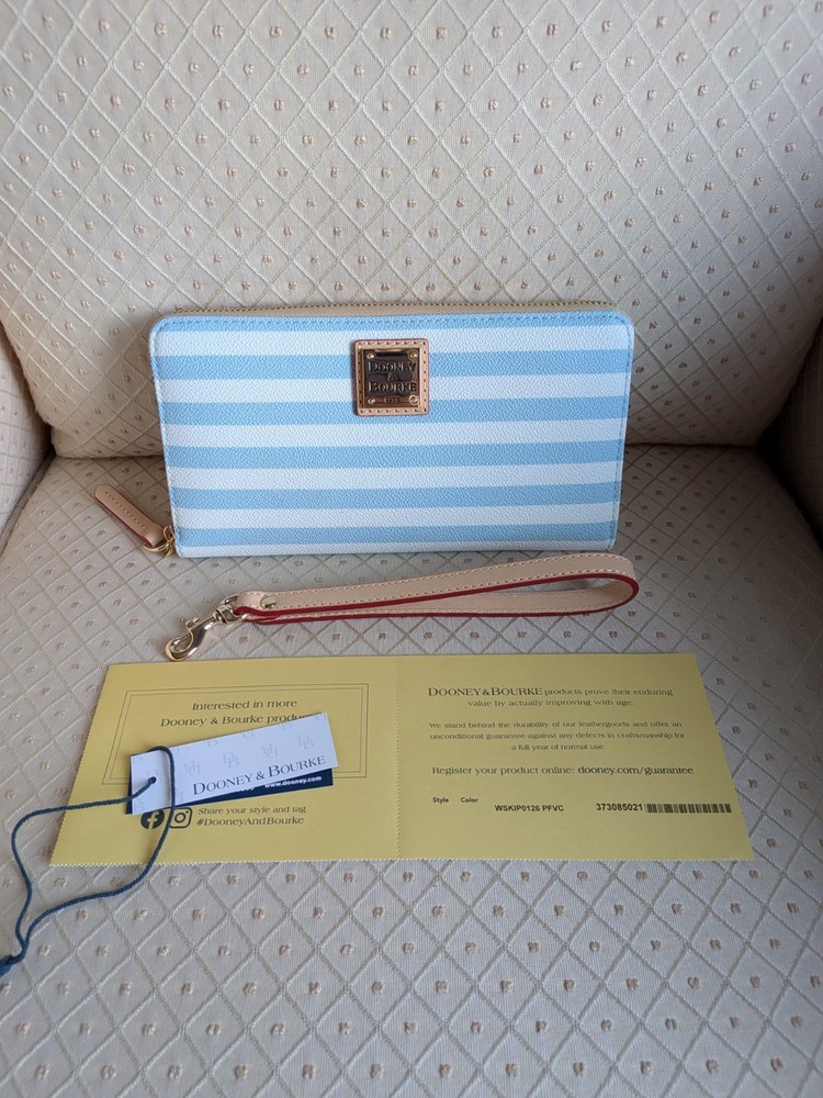 Dooney & Bourke Skipper Wallet Pale Blue