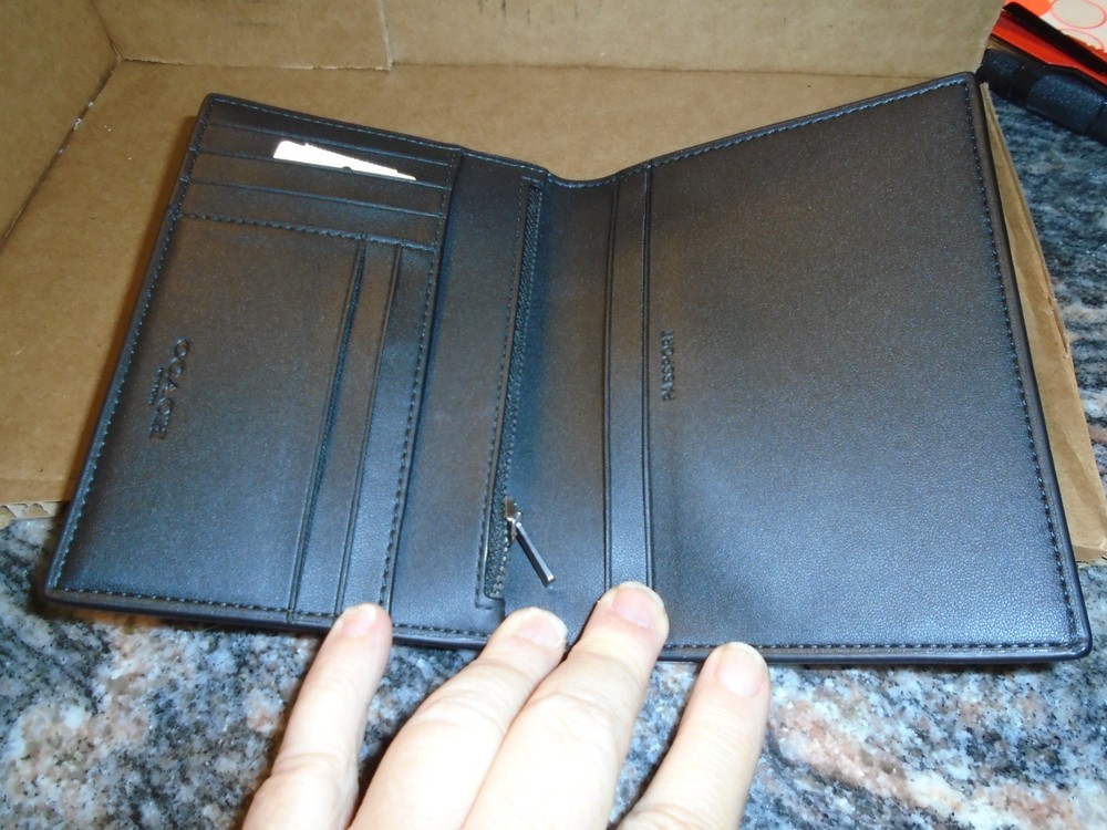 NWT COACH CY902 PASSPORT CARD CASE