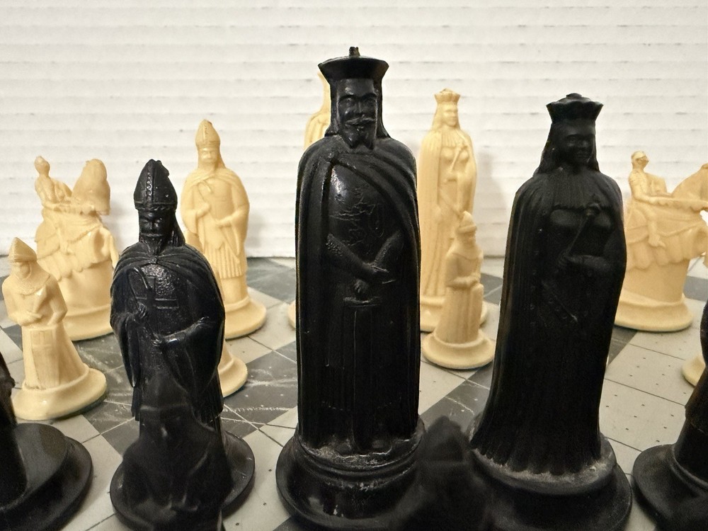 Kiingway Florentine Chess Set Plastic Chess Pieces