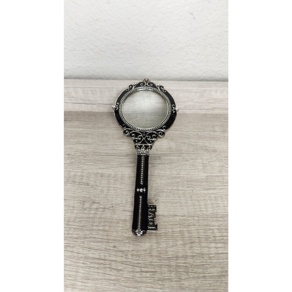 Vintage Magnifying Glass 7'-8'' key shape