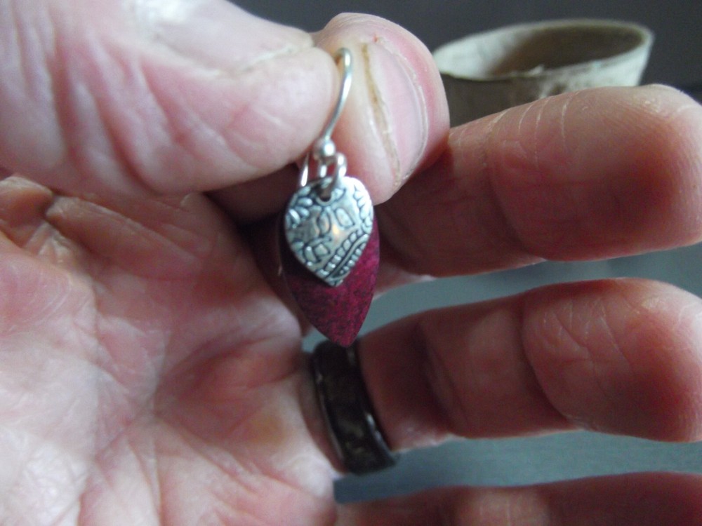 1 Pair Old 1"in Maroon/Silver Teardrop Dangler