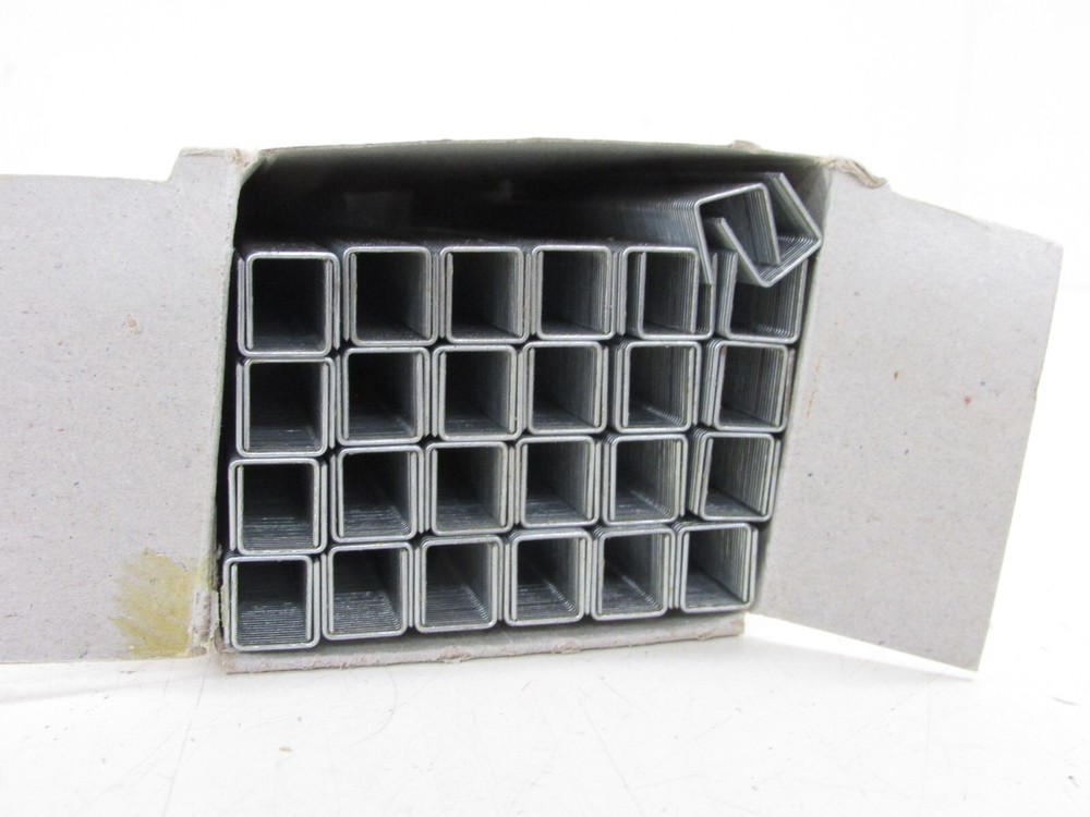 SPOTNAILS GALVANIZED CHISEL POINT 3/8" STAPLES, OPEN BOX