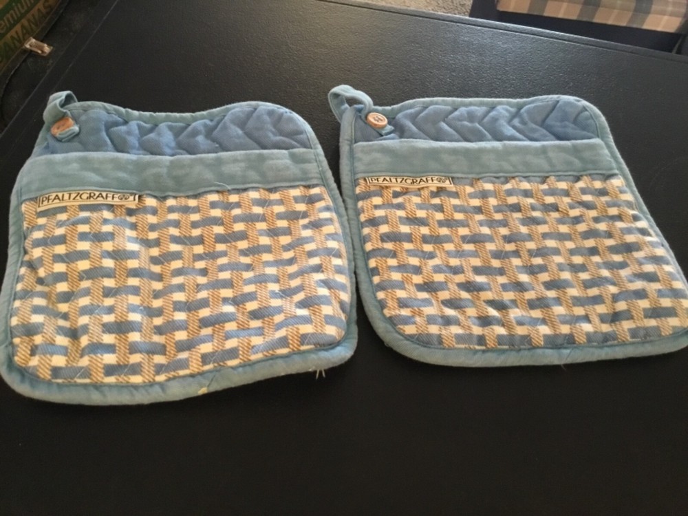 Pfaltzgraff Pocket Pot Holder Set