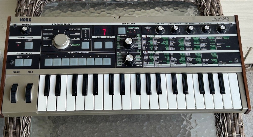 KORG microKORG 37-Key Synthesizer Vocoder ***Working***