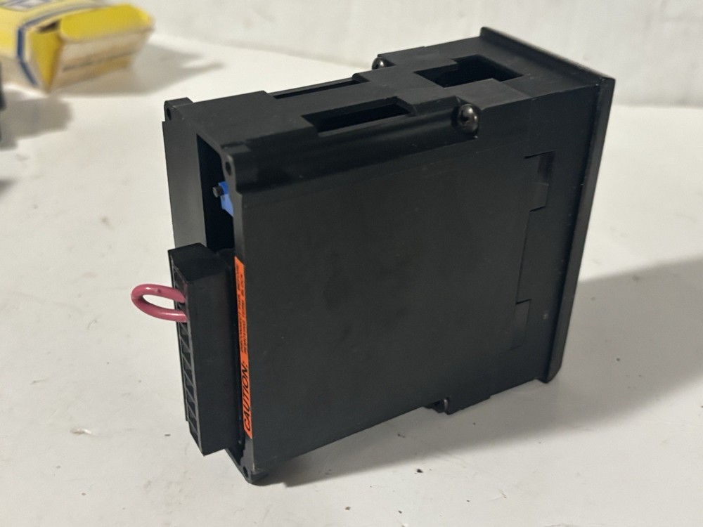 Red Lion Controls Model APLVD / APLVD400 1692 Panel Meter