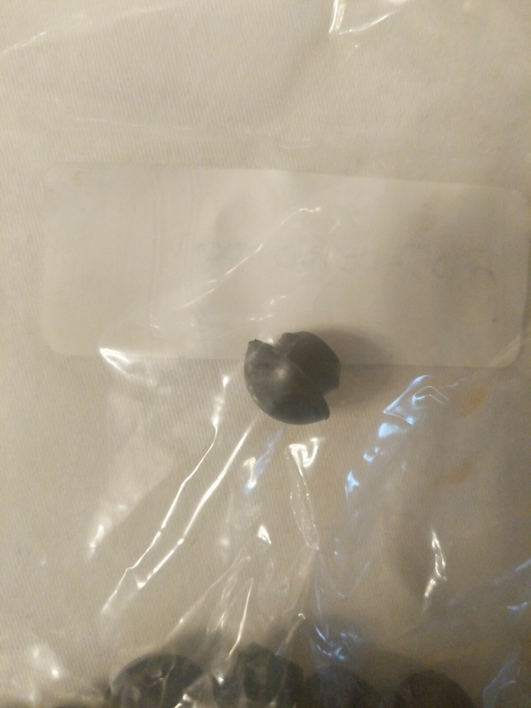 One (1) 5905-00100-001 vent plug for Omega 41003