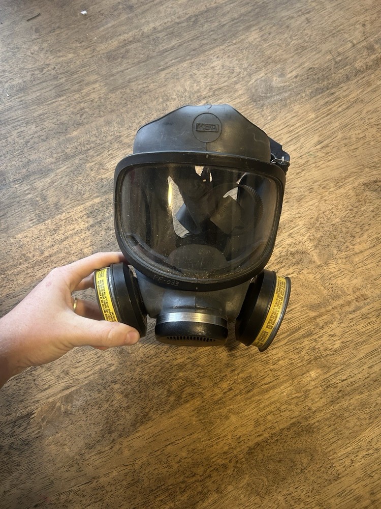Used MSA Full Face Gas Mask Size: MED