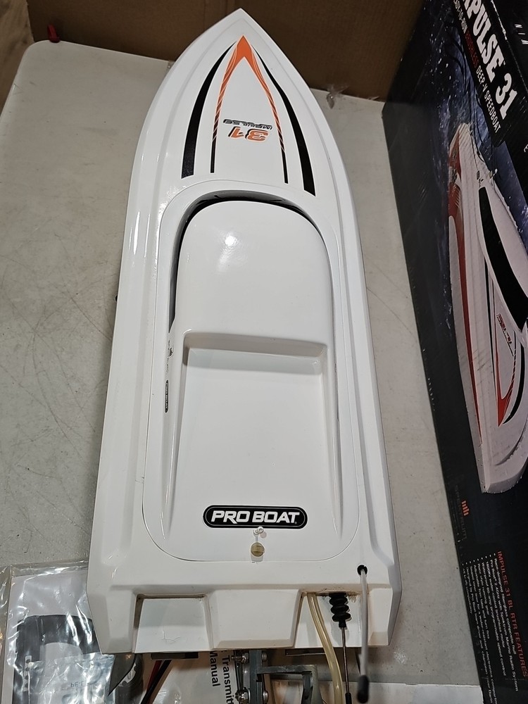 Pro Boat Impulse 31 6s Brushless RC Boat W Box, Battery, & Controller. TESTED!!