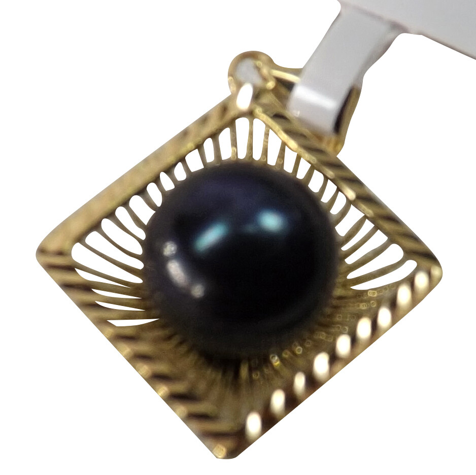 Diamond Shaped 18k Yellow Gold Pendant Setting Dazzling