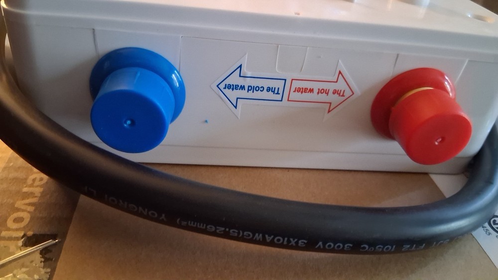 Camplux 4.5kW Electric Tankless Water Heater Instant Hot Water LED Display