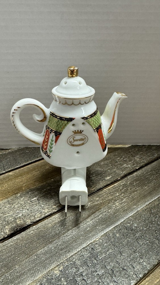 Sorelle Fine Porcelain Teapot Wall Plug In Night Light