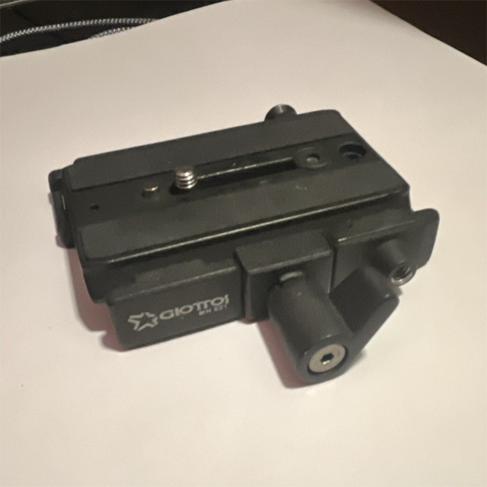 Giotto's Metal Quick Release Plate Universal Camera Tripod Head Mount