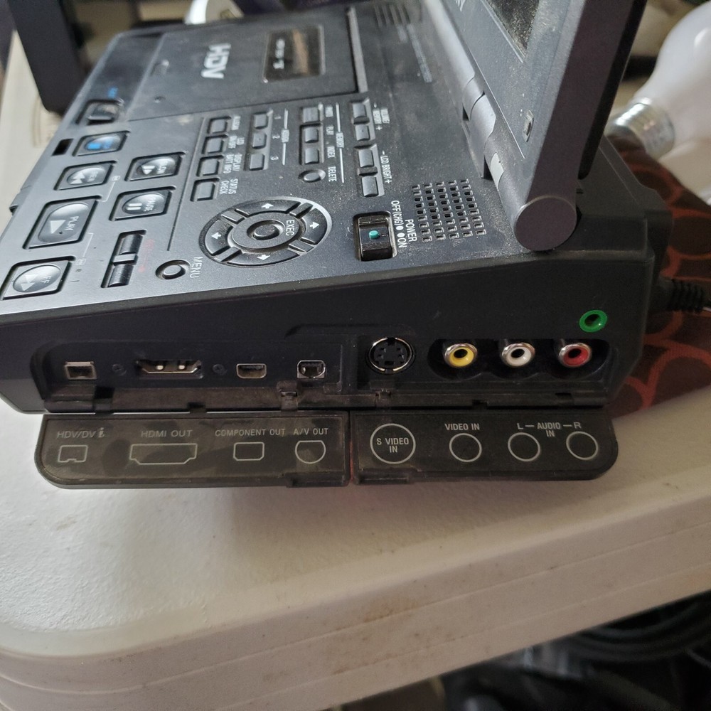 Digital HD Videocassette recorder GV-HD700/1