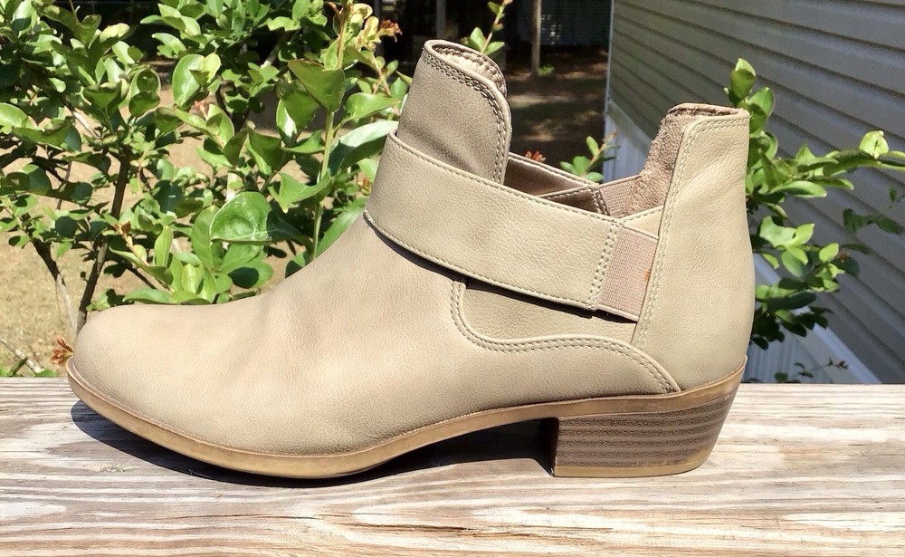 Life Stride Velocity Boots Size 7M