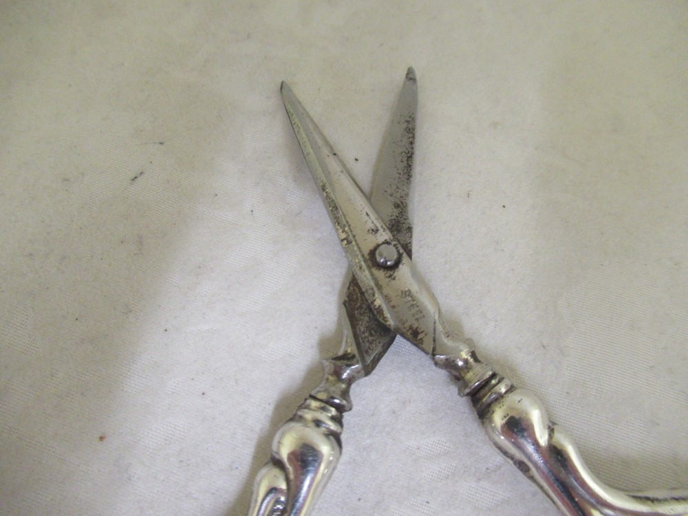 Solid Silver - Small - MANICURE SCISSORS - Hallmarked:- Birmingham 1919