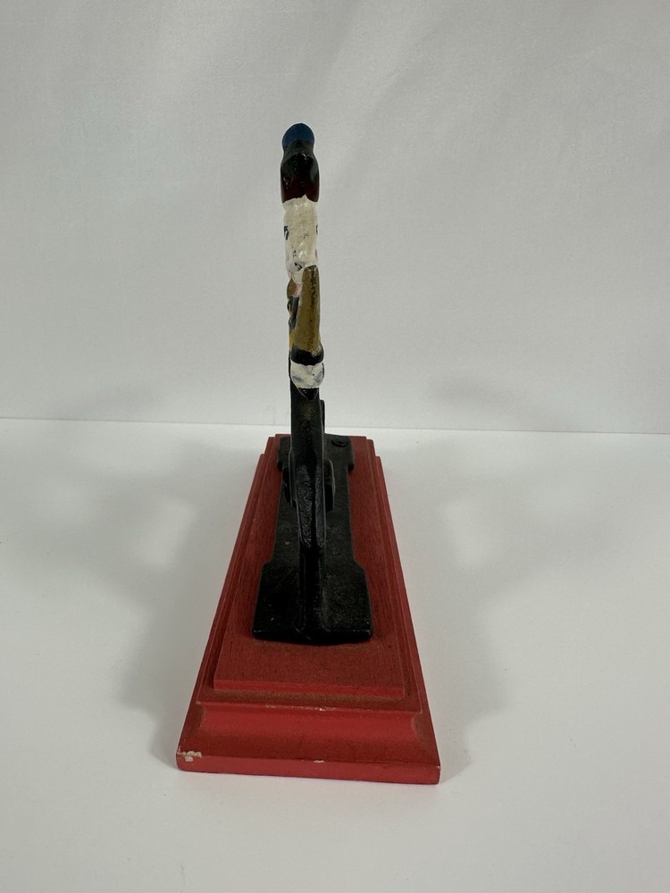 RARE VINTAGE NUTCRACKER CAST IRON NUT CRACKER