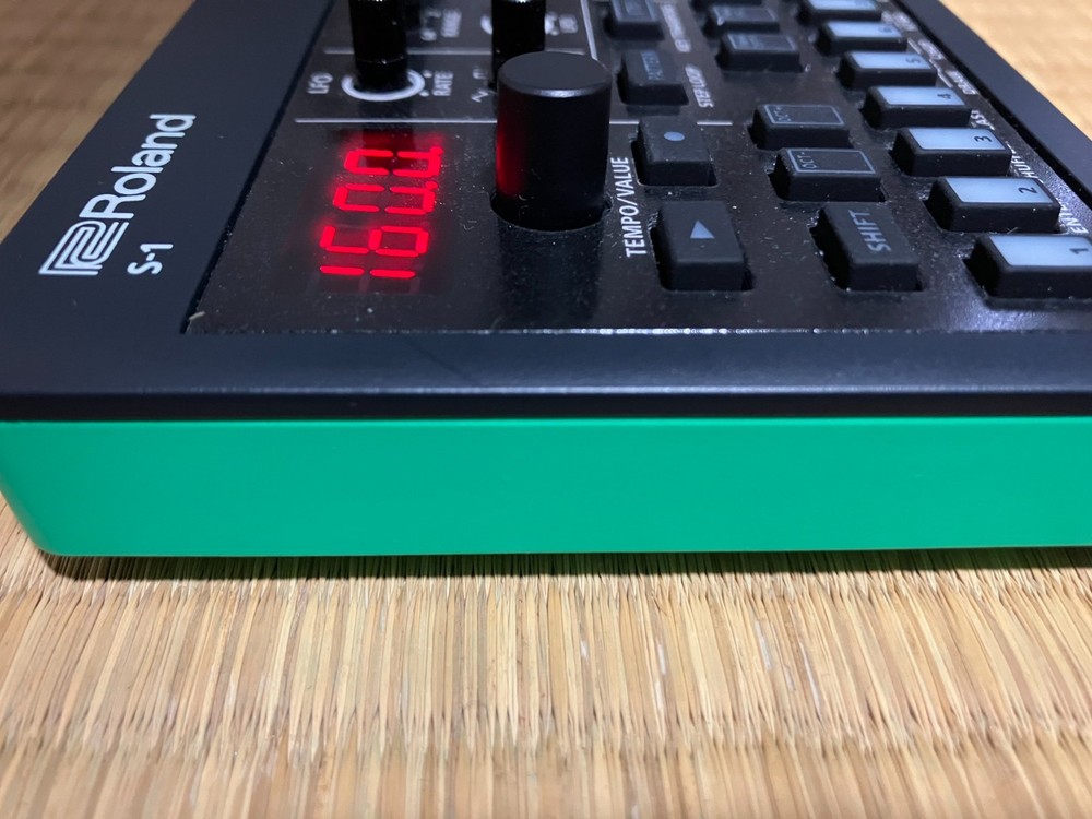 Roland S-1 Tweak Synth Compact Polyphonic Sound Module Synthesizer