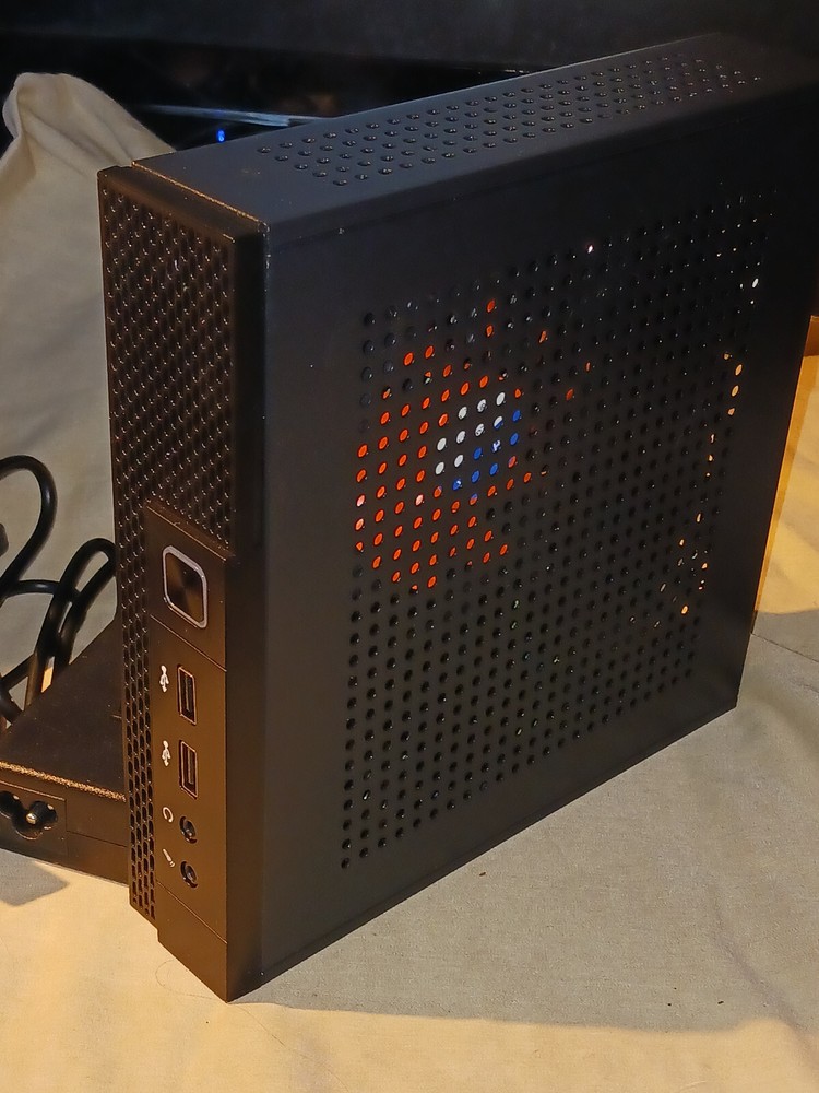 Slim mini ITX Computer