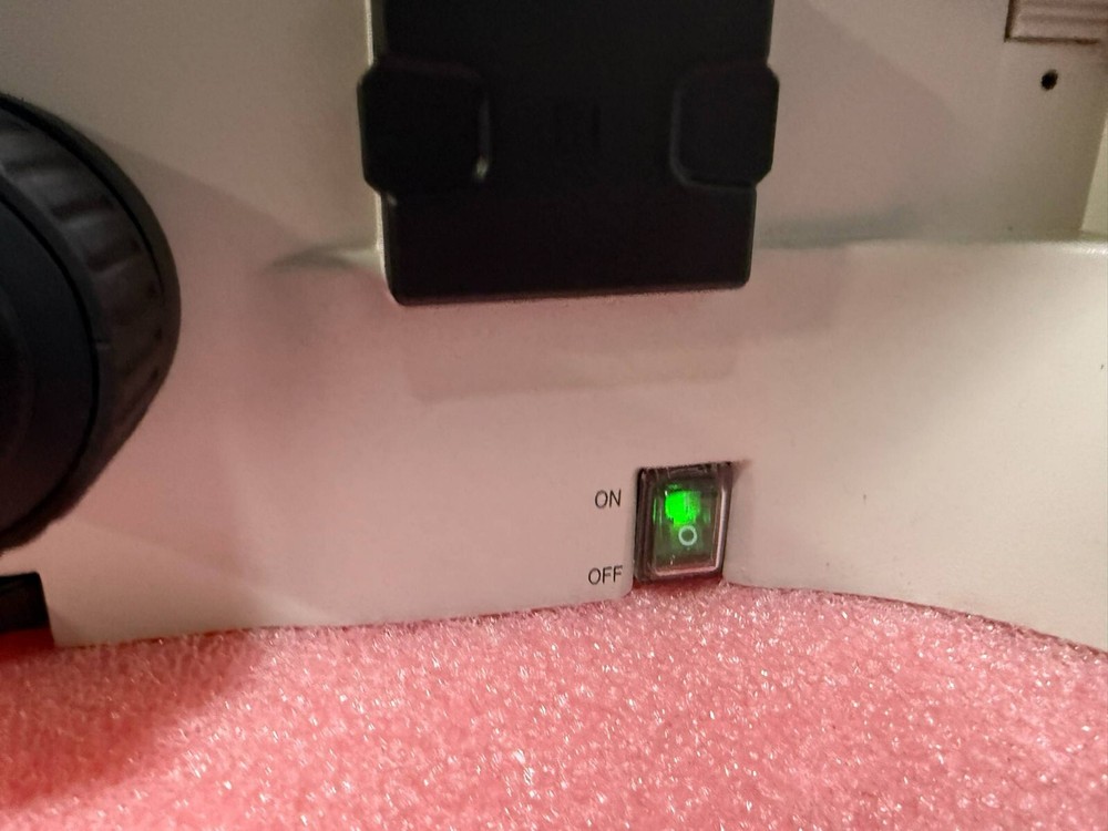 VWR 76317-470 Basic Inverted Trinocular ELWD Microscope 3 Objectives/Lens/Light