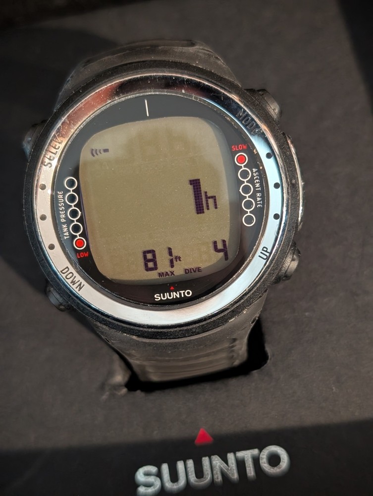 Barely Used Suunto D4I Novo 44mm Dive Computer, Black, With Screen Protector