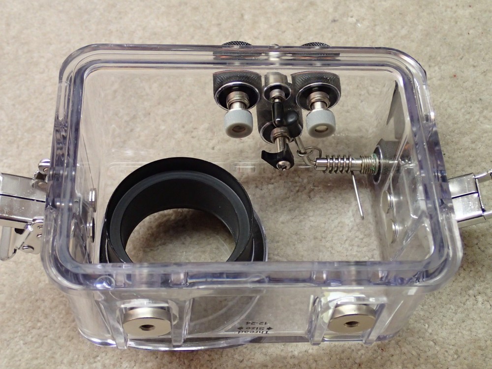 Ikelite 6183.33 Underwater Housing for Nikon Coolpix P330 Digital Camera Issues