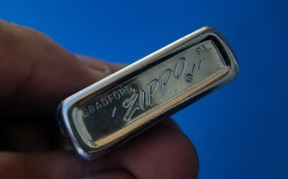 Unique & rare - Zippo Lighter - Blue & White Service //