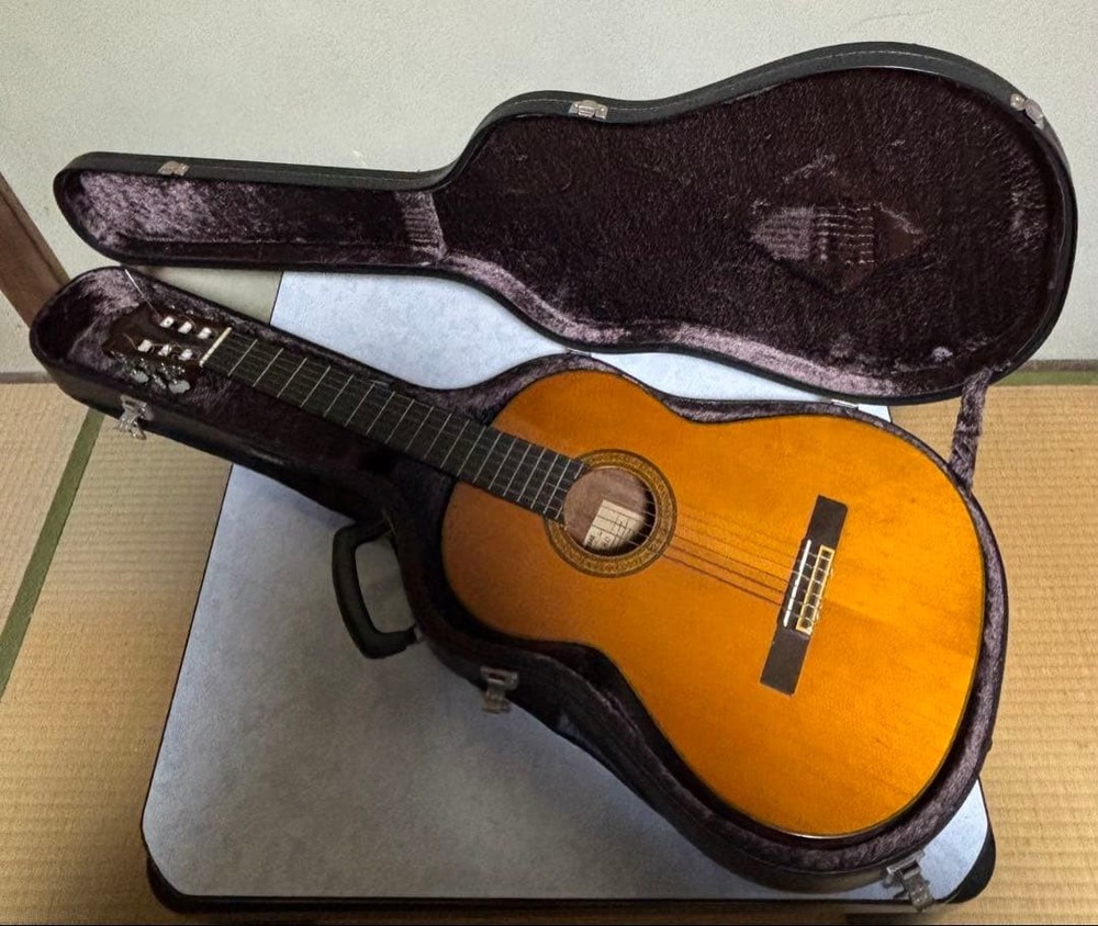 Yamaha Classical Guitar With Hard Case C-180