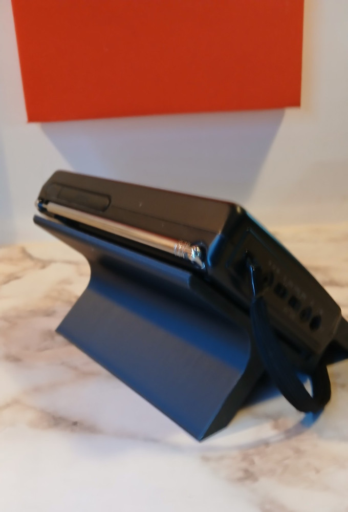 SHORWAVE PORTABLE RECEIVER-TABLETOP STAND