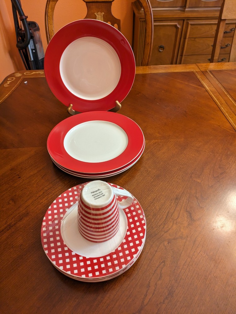 Pfaltzgraff Kenna Red 16  Piece Porcelain Dinnerware Set
