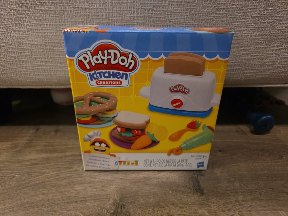 Play-Doh Kitchen Creations Toaster Creations