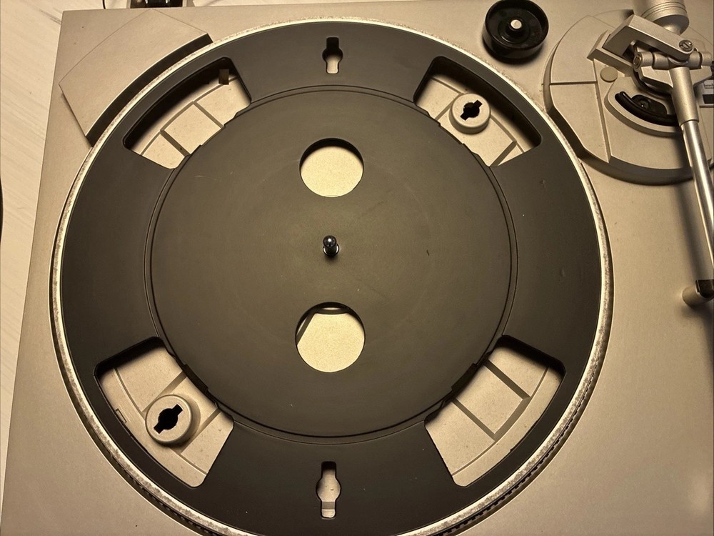 TECHNICS TURNTABLE SL-B200 needs belt and cleaning