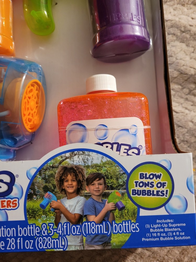 NEW Fubbles Light Up Supreme Bubble Blasters (3) + Bubbles!