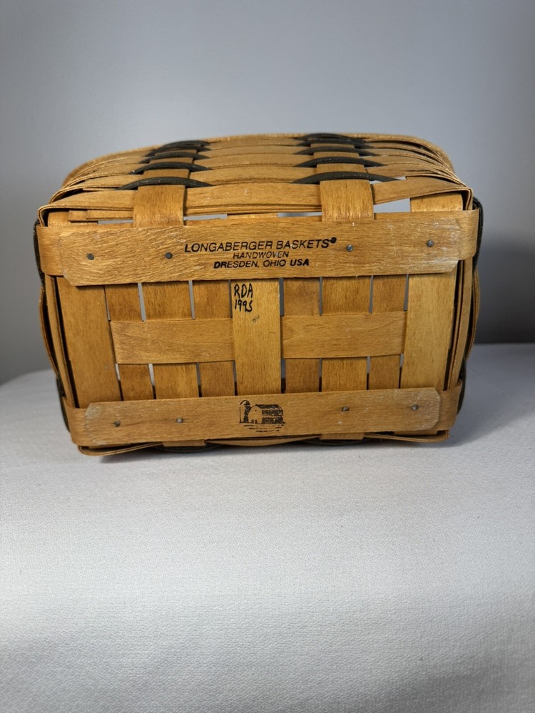 1995 Longaberger Heartland Basket with handle Medium
