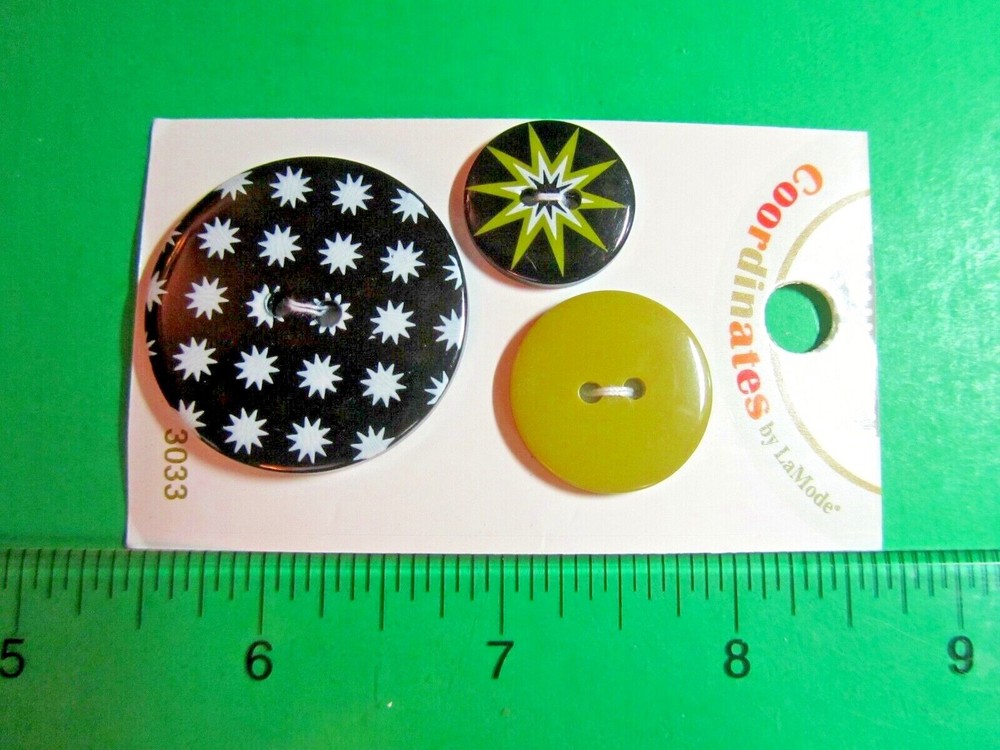 BLUMENTHAL LANSING COORDINATES by La MODE 3/4"-1 3/8" PLASTIC CRAFT BUTTONS-I1
