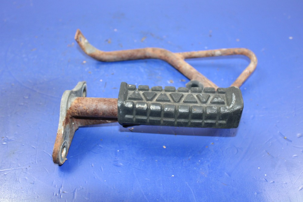 1985 YAMAHA BADGER 80 LEFT FOOT REST PEG STEP