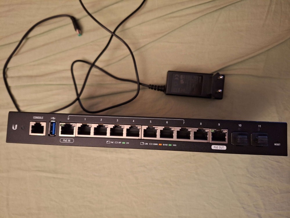 Ubiquiti Networks Edgerouter ER-12 12-Port Advanced Network Router