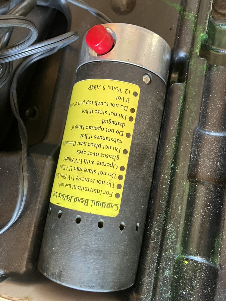 ROBINAIR TRACKER Ultraviolet Leak Detection System # 16250 With Case Hvac