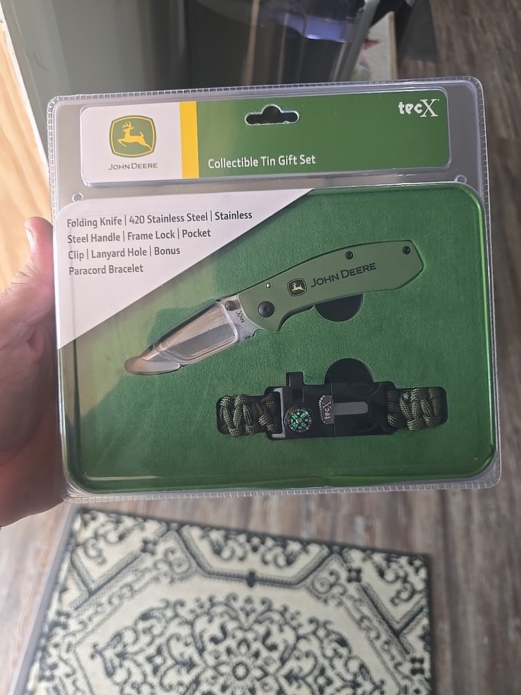 Tecx John Deere Collectible Tin "Case"