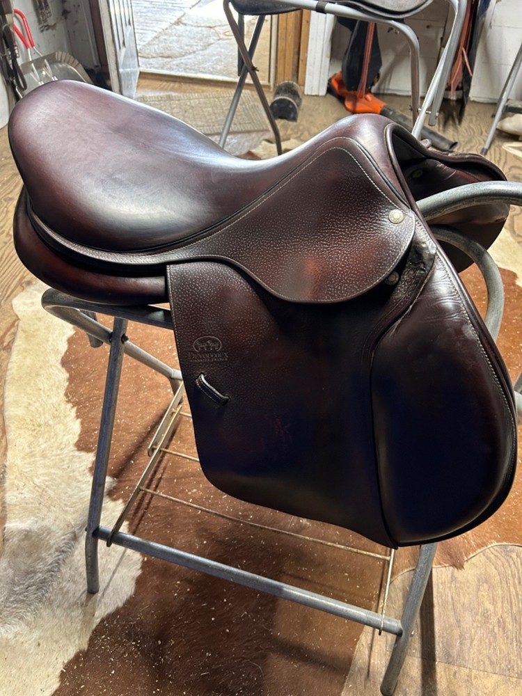 Devoucoux saddle 17.5 seat 2A flap normal tree