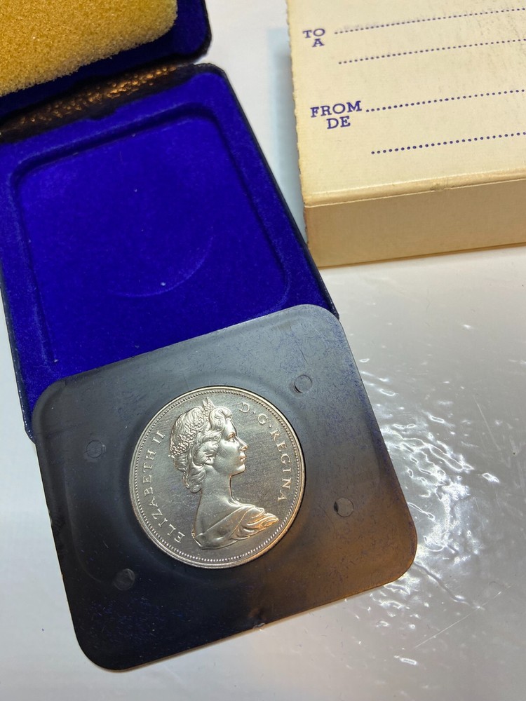1972 Canada Canoe One Dollar In Original Case.