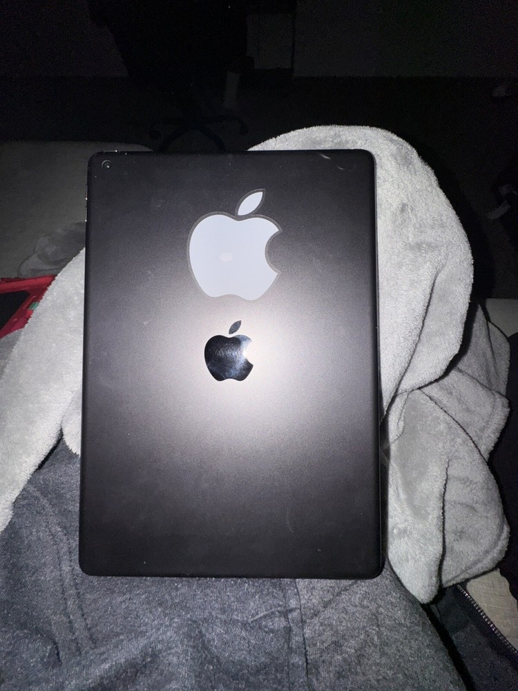iPad 8th generation 32gb WiFi - Used. Excellent Condition!