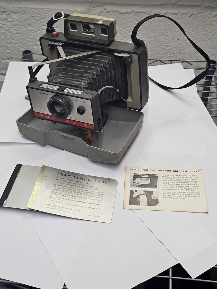 Polaroid 220 Automatic Land Camera With #193 Cold Clip - Untested
