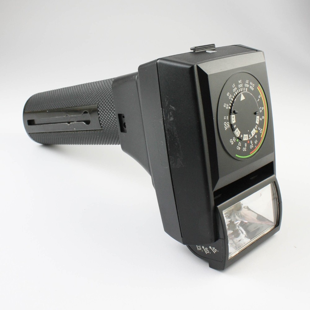 "Popular" Flash Unit - With Bracket - Made in Japan - Tested