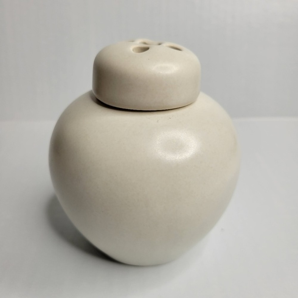 Pfaltzgraff Yorktowne Potpourri Holder 009