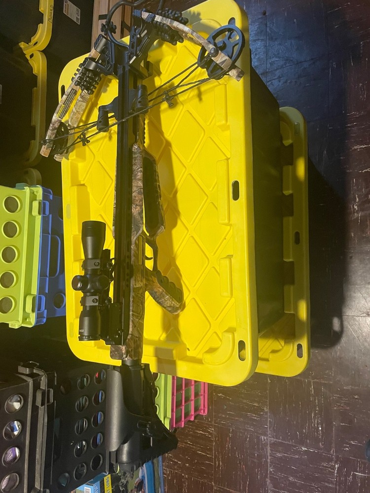 Dagger 390 crossbow and case