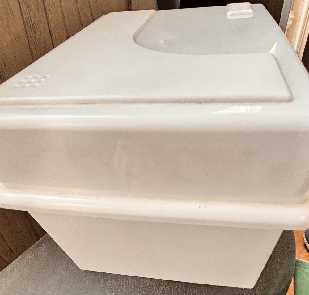 Alpha 3.5" Floppy Disk/Diskette/Zip Drive, Storage Box, White, Plastic, Preowned