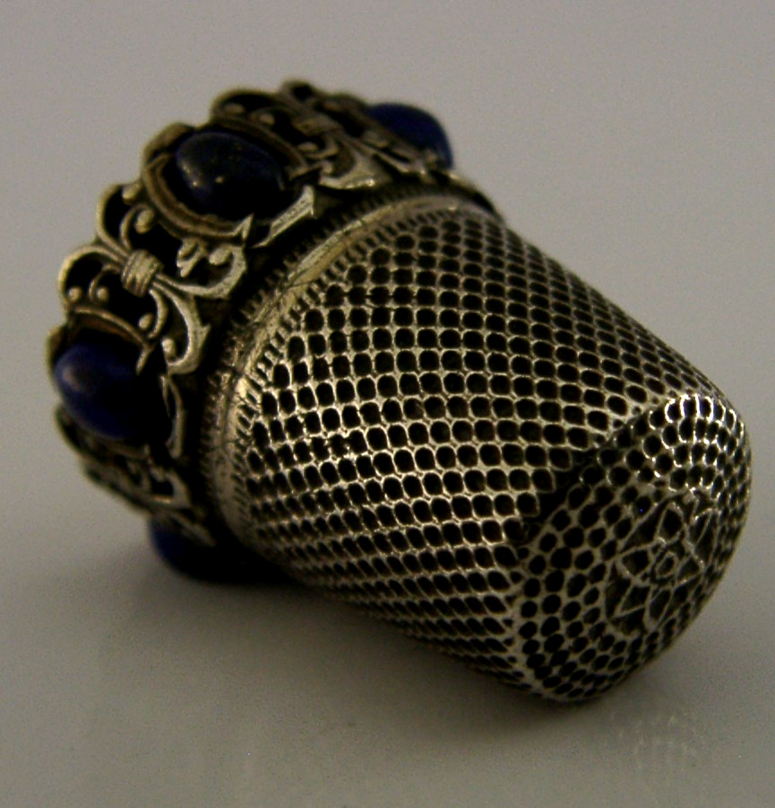 PRETTY SOLID SILVER BLUE HARDSTONE SET THIMBLE c1920 SEWING NEEDLEWORK