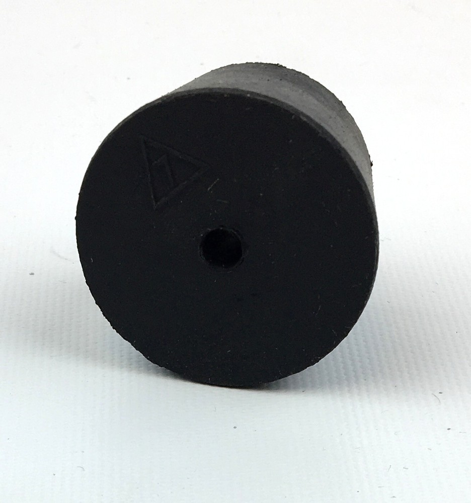 one-hole laboratory rubber stopper,black, size 7